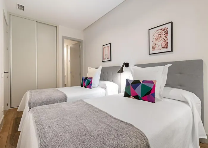 Cozy Ground-Floor Apartment For 4 In Chamberi Quevedo V